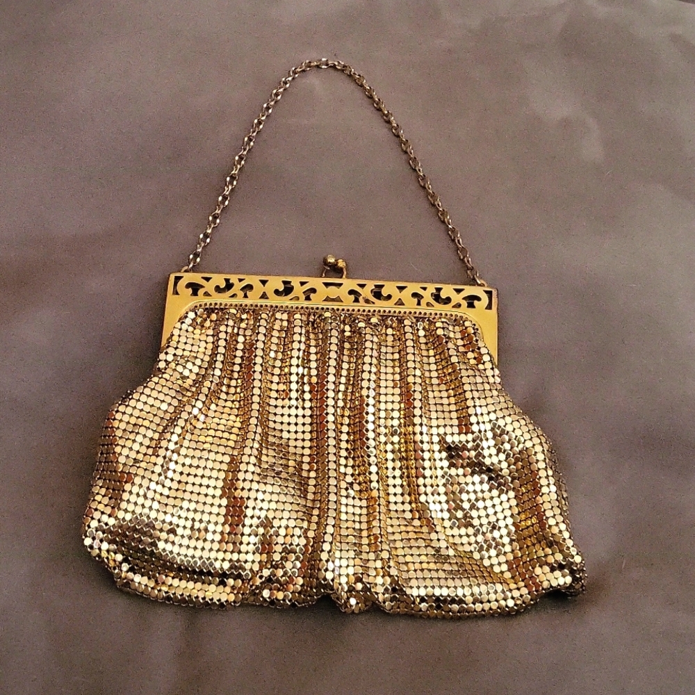 Vintage Whiting and Davis wrist clutch